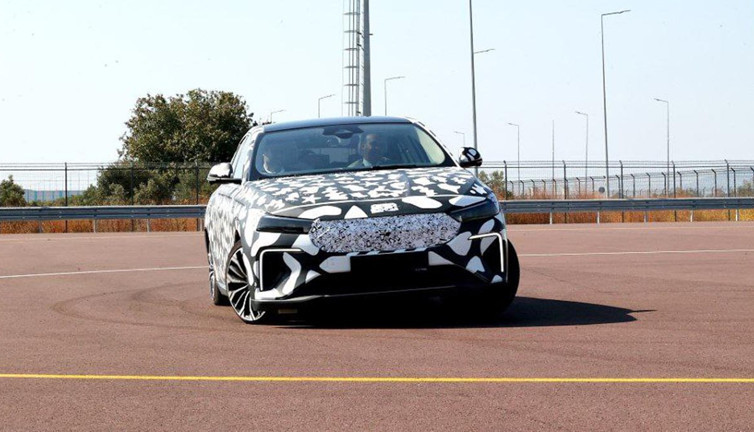 Bakan Kacır Togg'un yeni modeli T10F'i test etti: T10X ile arasında dikkat çeken fark