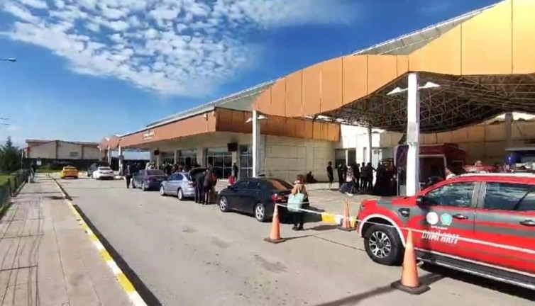 Van Ferit Melen Havalimanı’nda yangın paniği