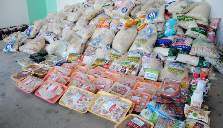 BİM marketten şok görüntüler. Böcekli paketler tek tek toplatıldı. Bunların tamamını vatandaşa yedireceklerdi