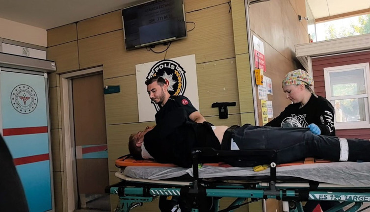 Pazarcı branda gererken kafa üstü düştü