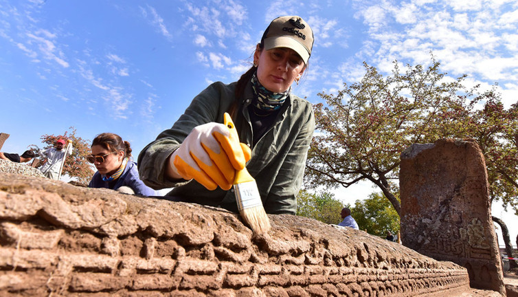 Bir bir gün yüzüne çıkarıldı