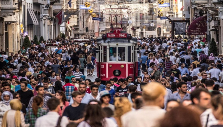 İstanbul’da yaşamanın maliyeti arttı. Asgari ücreti dörde katladı