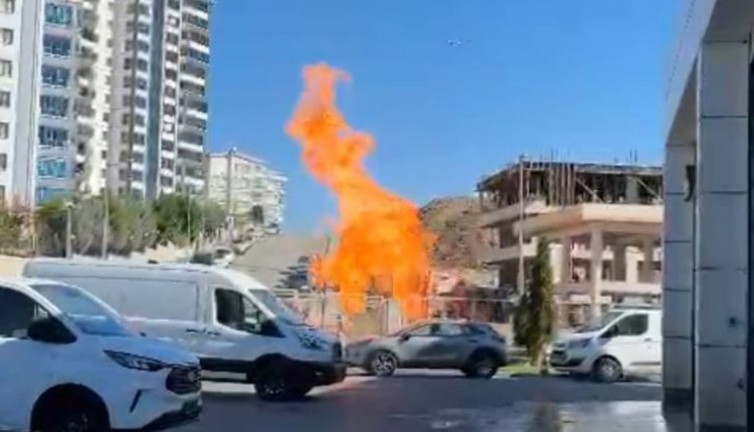 Ankara’da inşaatta patlama: Doğalgaz hattı delindi otomobil küle döndü