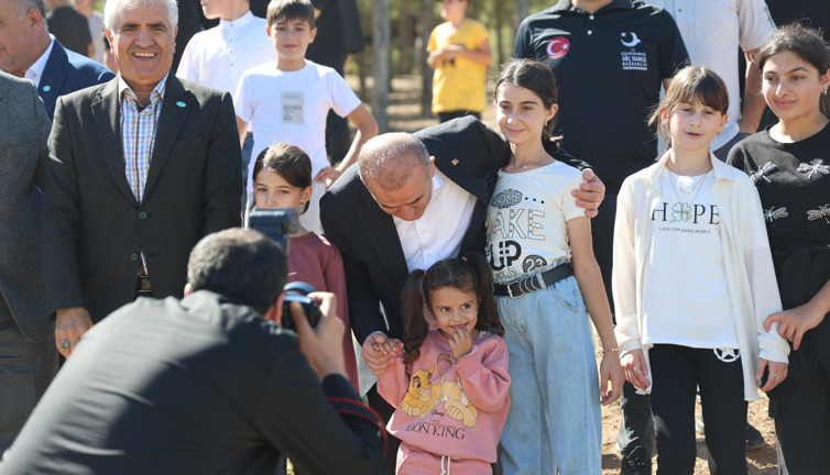 Vali Hatipoğlu Ahıska Türklerinin yerleşecekleri yeri açıkladı. Piknik şöleninde buluştular