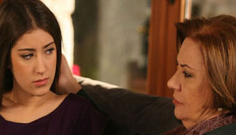 Aşk-ı Memnu'nun Arsen Halası Gülsen Tuncer Altın Portakal'a kefiyeyle katıldı