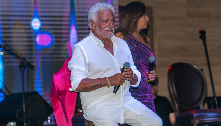 Ünlü şarkıcı Fedon kendisine 'Gavur' diyenlere meydan okudu: ‘Beni sorgulayacak kimse yok’