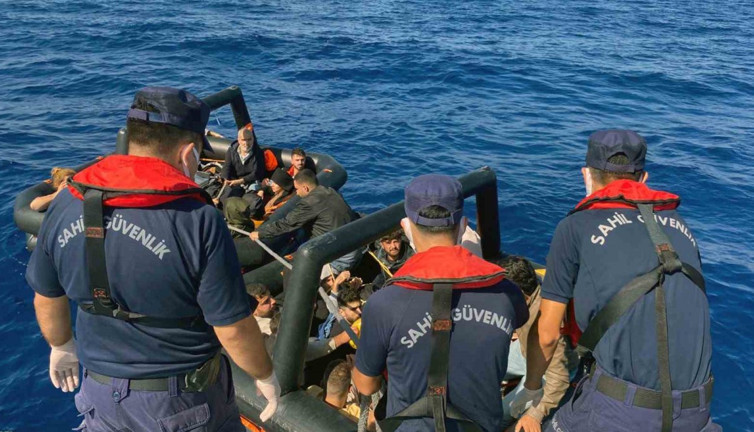 Yunanistan’ın geri ittiği kaçaklar kurtarıldı