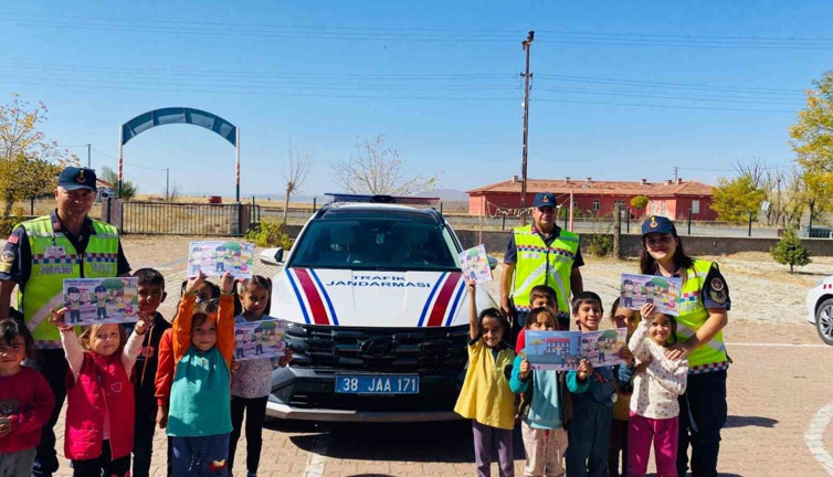 Kayseri'nin Tomarza’da öğrencilere trafik eğitimi verildi