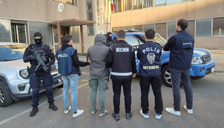 Ünlü mafyanın kasası İstanbul'da bir elektrikçi dükkanı çıktı