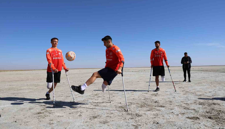 Ay-Yıldızlı oyuncular göl üzerinde antrenman yaptılar