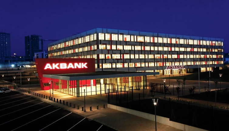 Akbank'ın seküritizasyon program derecelendirmesi yükseldi