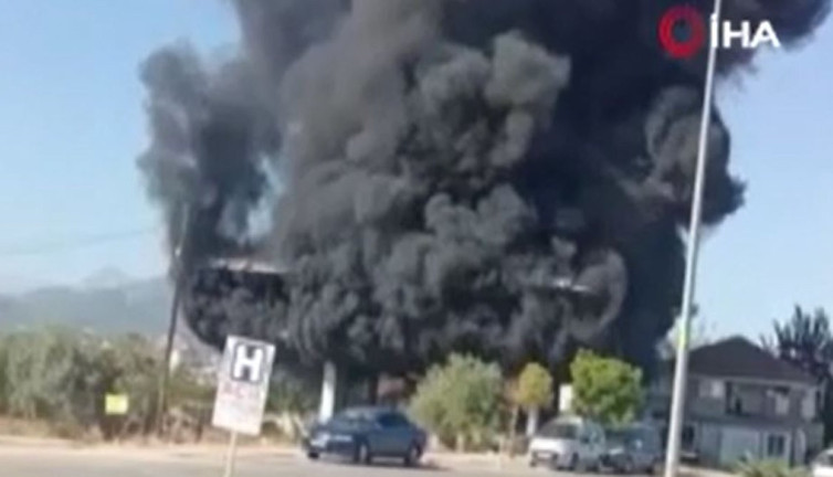 Gökyüzünü dumanlar kapladı