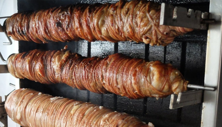 Kebap ve kokoreçe alkol karıştırmışlar. Domuz etinden sonra yeni skandal