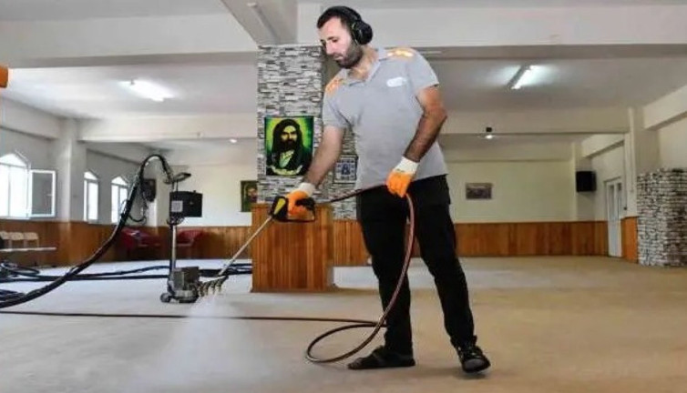 Esenyurt Belediyesi'nden dip köşe ibadethane temizliği