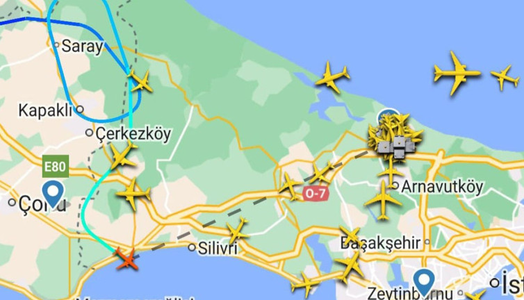 İstanbul'da uçaklar CB bulutları nedeniyle havada kaldı