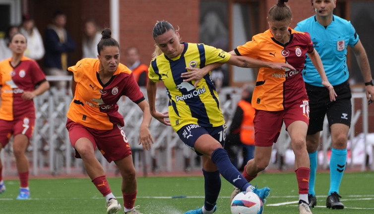 Derbide zafer Fenerbahçe’nin oldu. Liderlik koltuğunu korudu