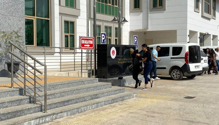 'Binbir surat' kız hırsızlar Adana polisinden kaçamadı