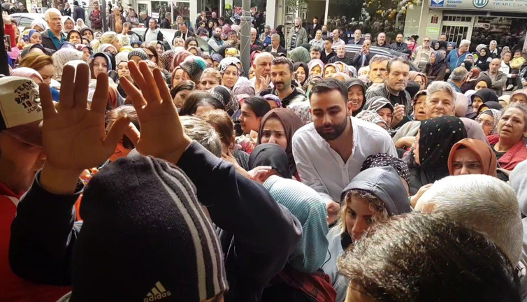 Kimse engelleyemedi birbirlerini ezdiler! Duyan akın etti