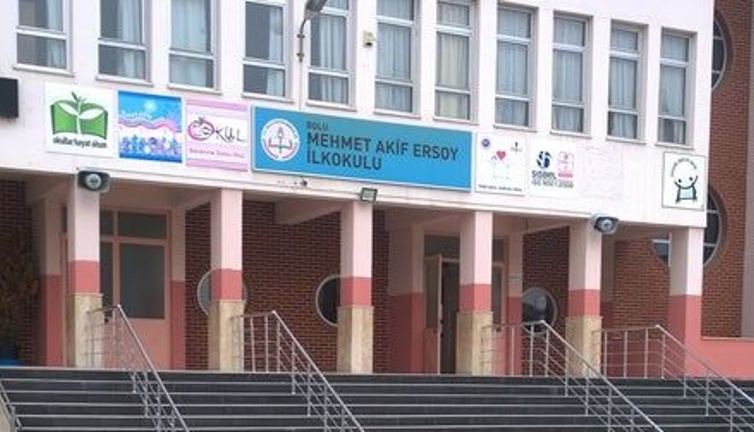 Bolu'da ilkokulda yangın merdiveninden düşen öğrenci yaralandı