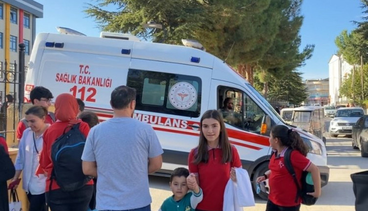 Tokat'ta gıda zehirlenmesi şüphesi! 17 öğrenci hastaneye kaldırıldı
