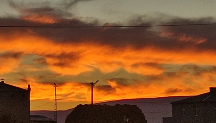 Ardahan’da gökyüzü kızıla büründü: Kartpostallık görüntüler