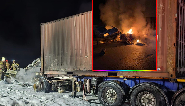 Önce ata sonra tıra çarptı! Yanan araçtan sağ çıkamadı