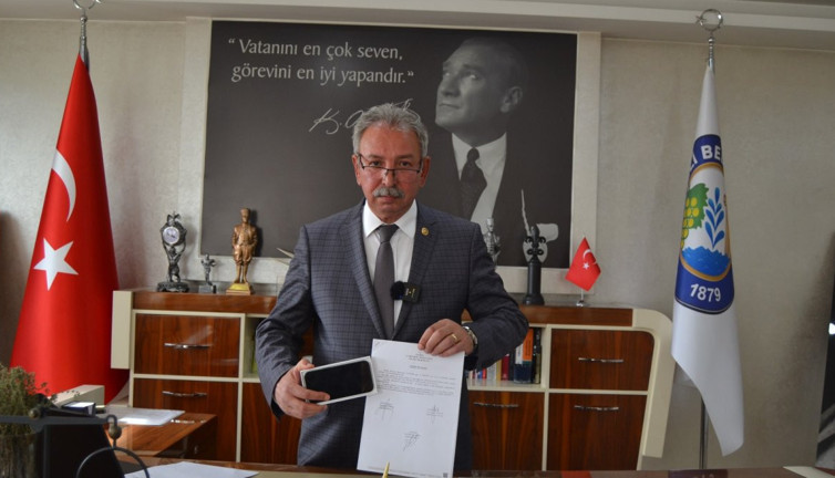 Salihli'de MHP'li eski başkan belediyenin parasıyla aldığı özel telefonun faturasını belediyeye ödetmiş