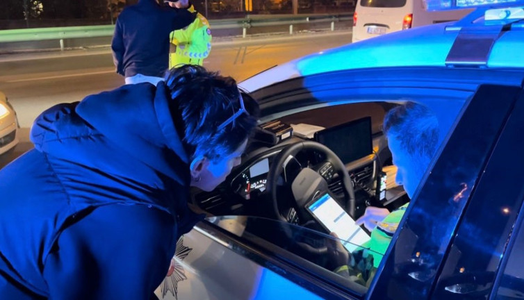 Polis durdurdu hüngür hüngür ağladı