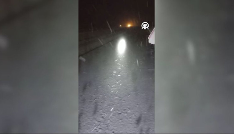 Kars-Iğdır kara yolunda kar engeli