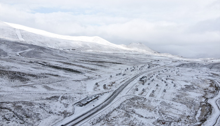Erciyes Kayak Merkezi'ne kar yağdı (18 Ekim 2024)