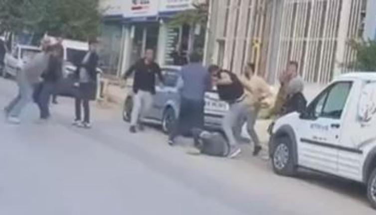 Tekme ve yumruklar havada uçuştu