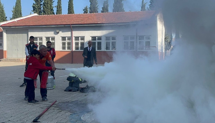 Bilecik’te ilkokul ve ortaokul öğrencilerine yangın eğitimi verildi