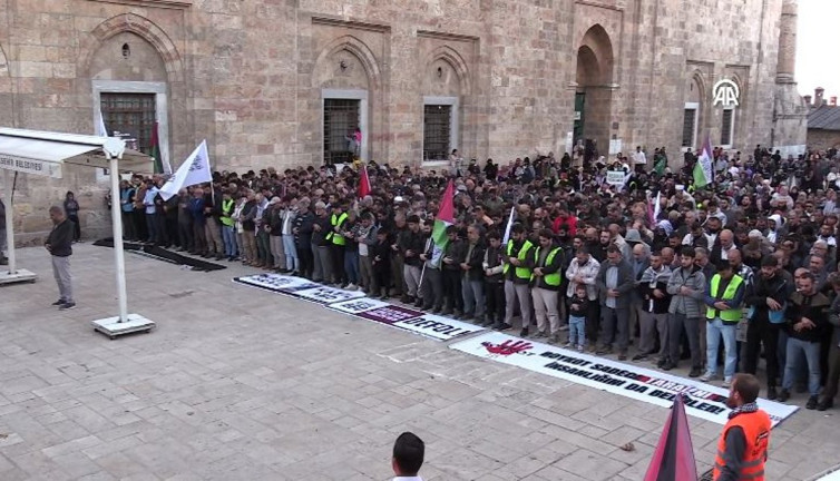 Bursa’da Yahya Sinvar için gıyabi cenaze namazı kılındı