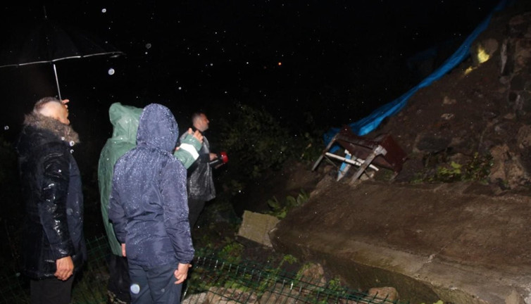 Ordu'yu sağanak vurdu: Yollar ve araziler sular altında