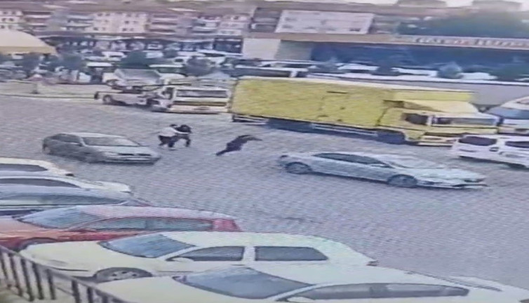 Niğde'de gündüz vakti otomobili kurşunladılar