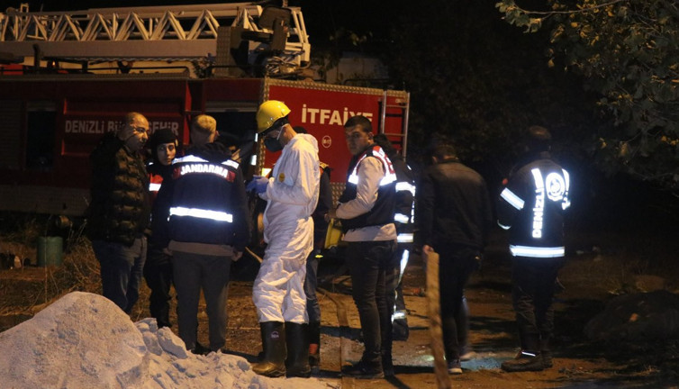 Babası ve ağabeyini öldürüp keyif çayı içti