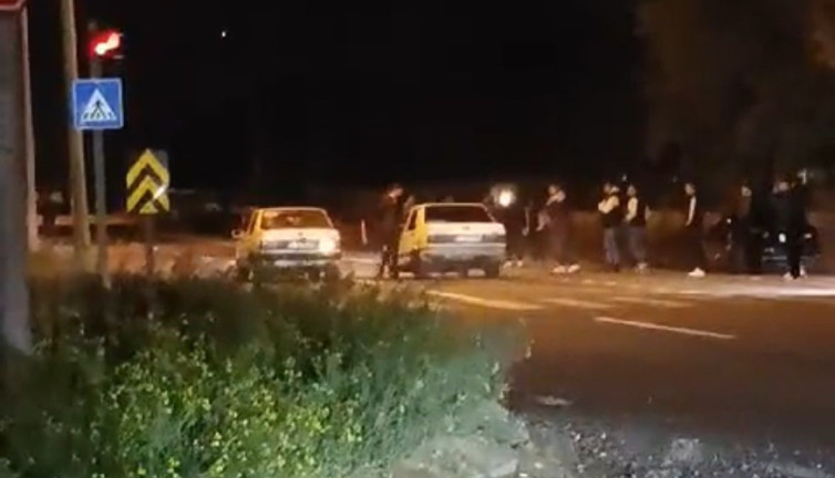 Kara yolunu kapatıp yarış yaptılar