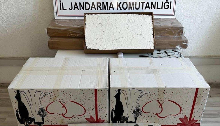 Kula'da durdurulan araçtan 251 bin adet makaron çıktı