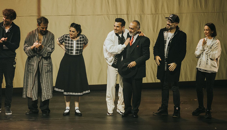 İstanbul Tiyatro Festivali, “Müfettişler” oyunu ile başladı