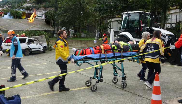 Bakır madeninde kaza ve yangın tatbikatı