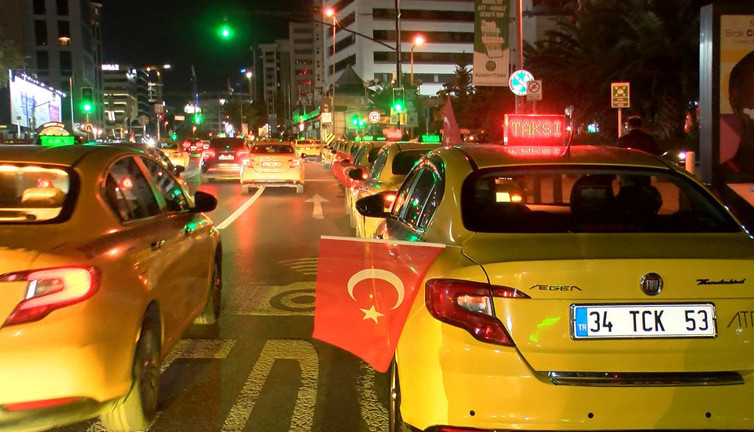 İstanbul’daki taksiciler Ankara’da saldırıyı protesto etti