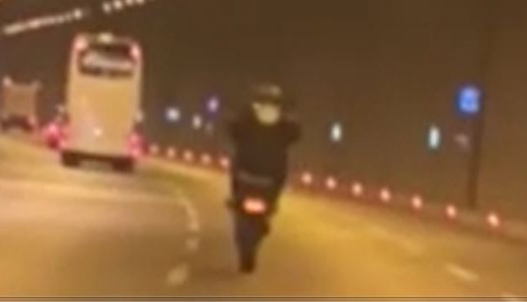 Tek tekerle sürat yaptı