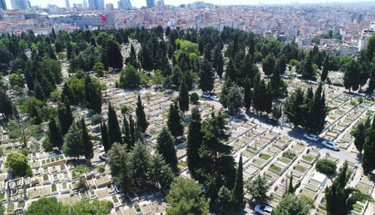 İstanbul'da diriye de ölüye de yer kalmadı. Gömüye kapatılan131 mezarlığın listesi...