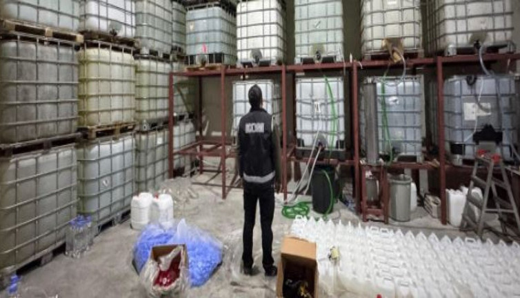 Kaçak alkol fabrikasına operasyon