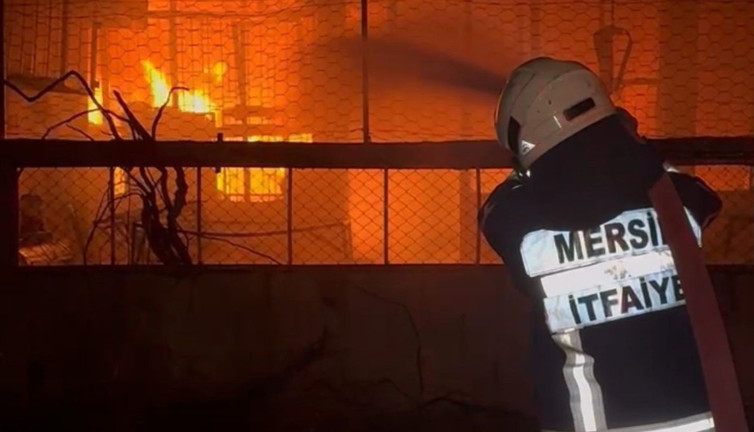 Mersin’de yangın facıası: İki işçi yaşamını kitirdi