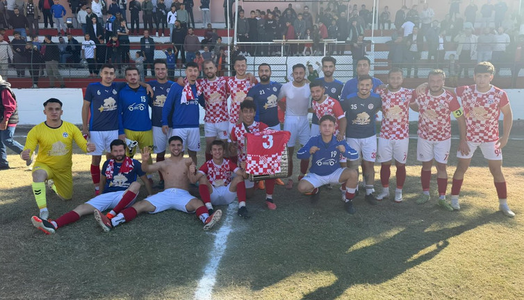 İlk yarıda 4 gol yiyen rakip takım sahadan çekildi