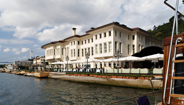 Türkiye'nin lüks oteli satıldı fiyatı dudak uçuklattı. İstanbul Boğazı'nın en gözdesiydi