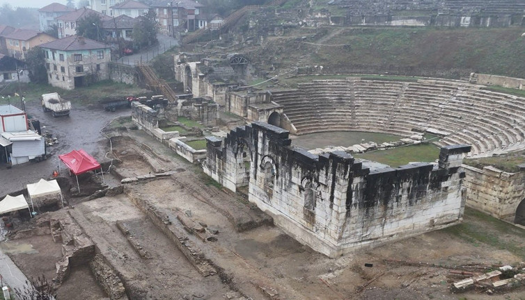 Kazdıkça tarih fışkırıyor