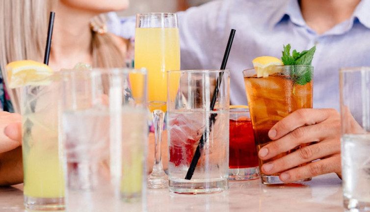 Şekerli gazlı ve kafeinli içeceklerin ölümcül zararları ortaya çıktı! Bilimsel araştırmalar ve uzmanlar bakın ne diyor!