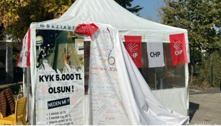 CHP standına bıçaklı saldırı. Üç hilal detayı...